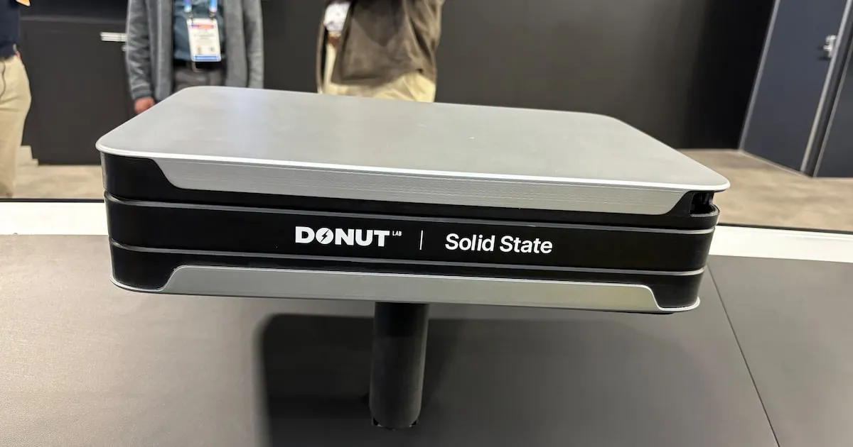 Bateria de estado sólido sendo exibida com críticas ao seu potencial