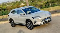 Foto do SUV BYD Song Plus 2026 em um estúdio