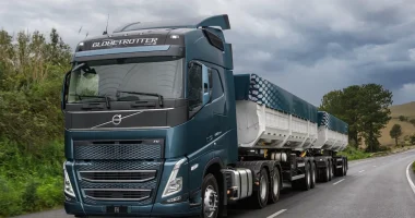 Caminhão Volvo FH em teste de segurança na pista do Euro NCAP
