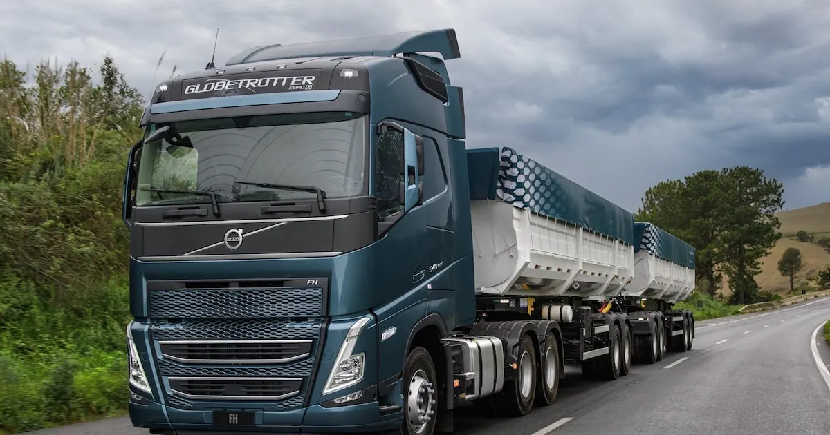 Caminhão Volvo FH em teste de segurança na pista do Euro NCAP