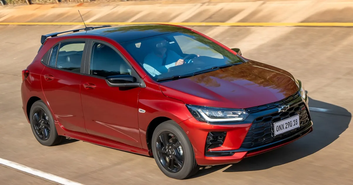 Chevrolet Onix 2026 estacionado em ambiente urbano