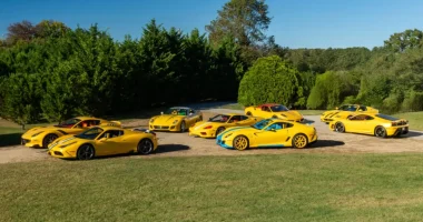 Ferrari Enzo 2003 amarela em destaque no leilão da coleção de Phil Bachman