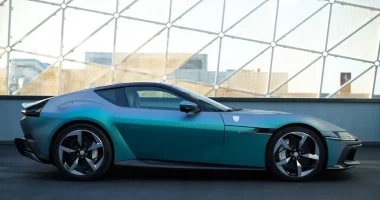 Ferrari 12Cilindri com pintura especial Yoonseul e pinças de freio brancas