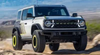 Ford Bronco RTR na cor cinza com detalhes em verde limão