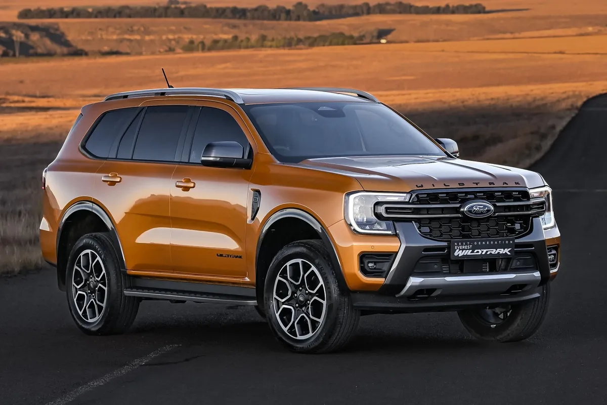 Novo SUV Ford Everest em terreno off-road
