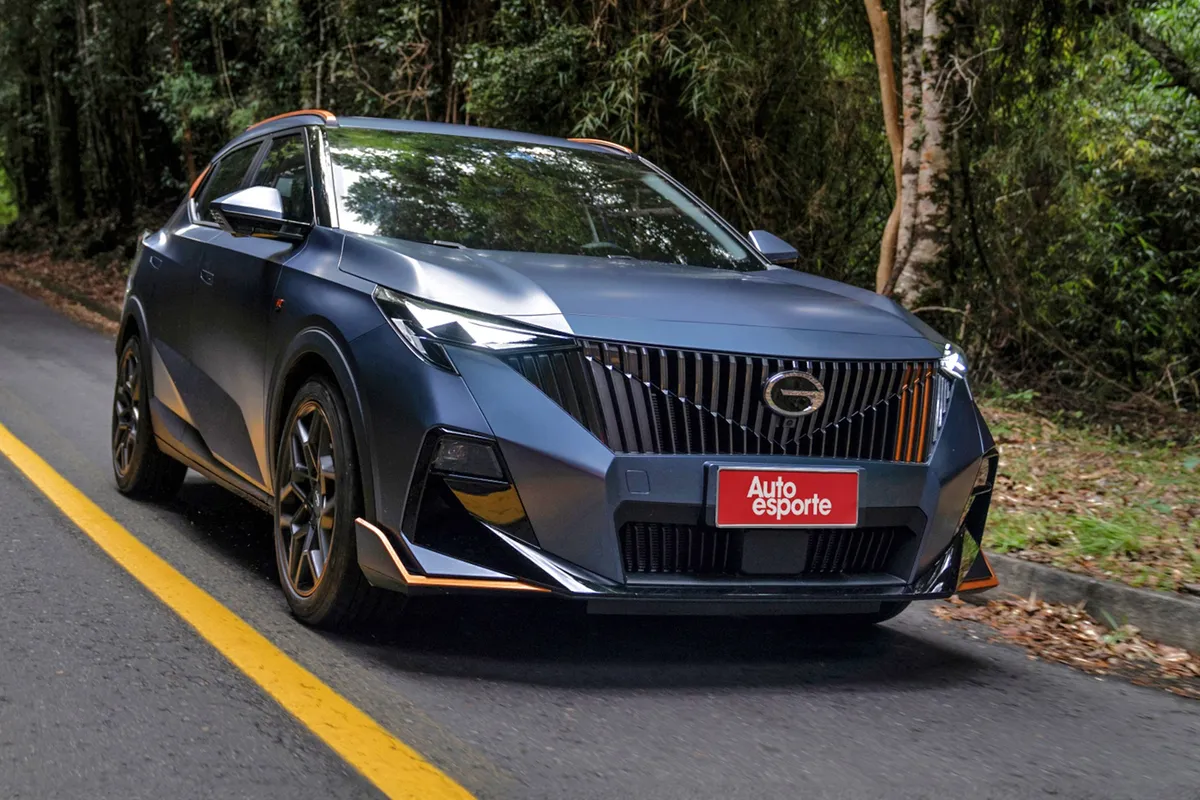 SUV GAC GS3 exibindo design agressivo e grade frontal geométrica